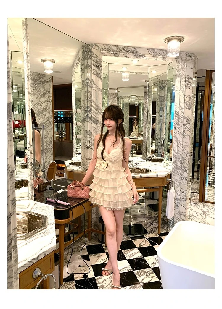 【古早千金】纯欲性感辣妹挂脖吊带连衣裙女夏季新款收腰显瘦蛋糕裙