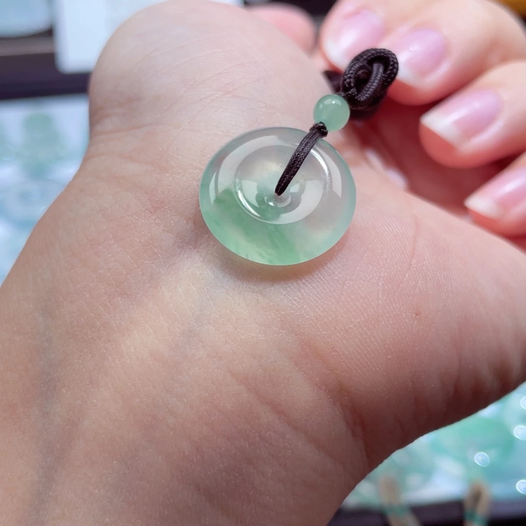 颈饰未镶嵌翡翠旋**?平安扣