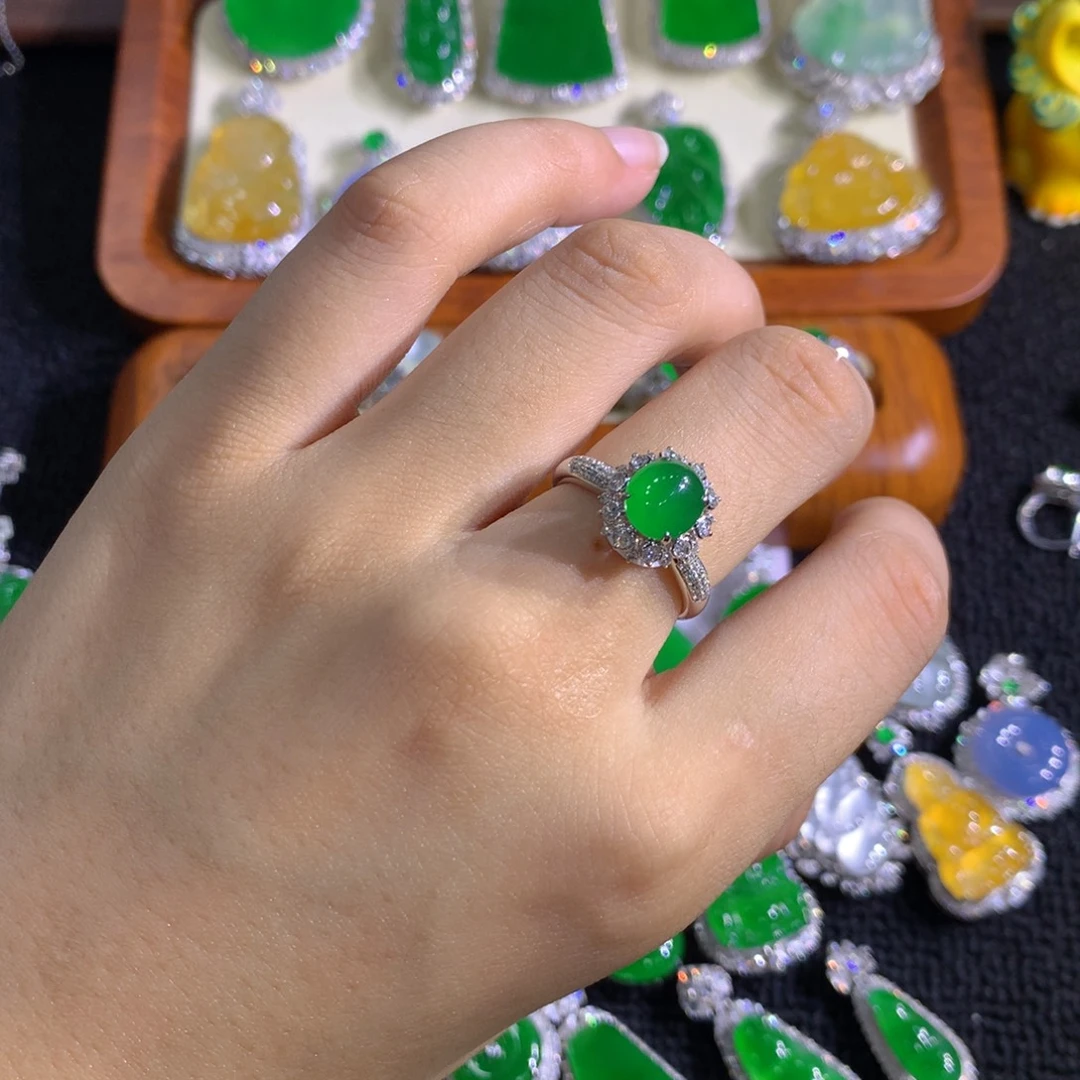 翡翠18K金镶嵌戒指