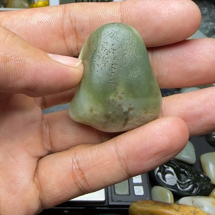 颈饰未镶嵌和田玉（子料）言**随