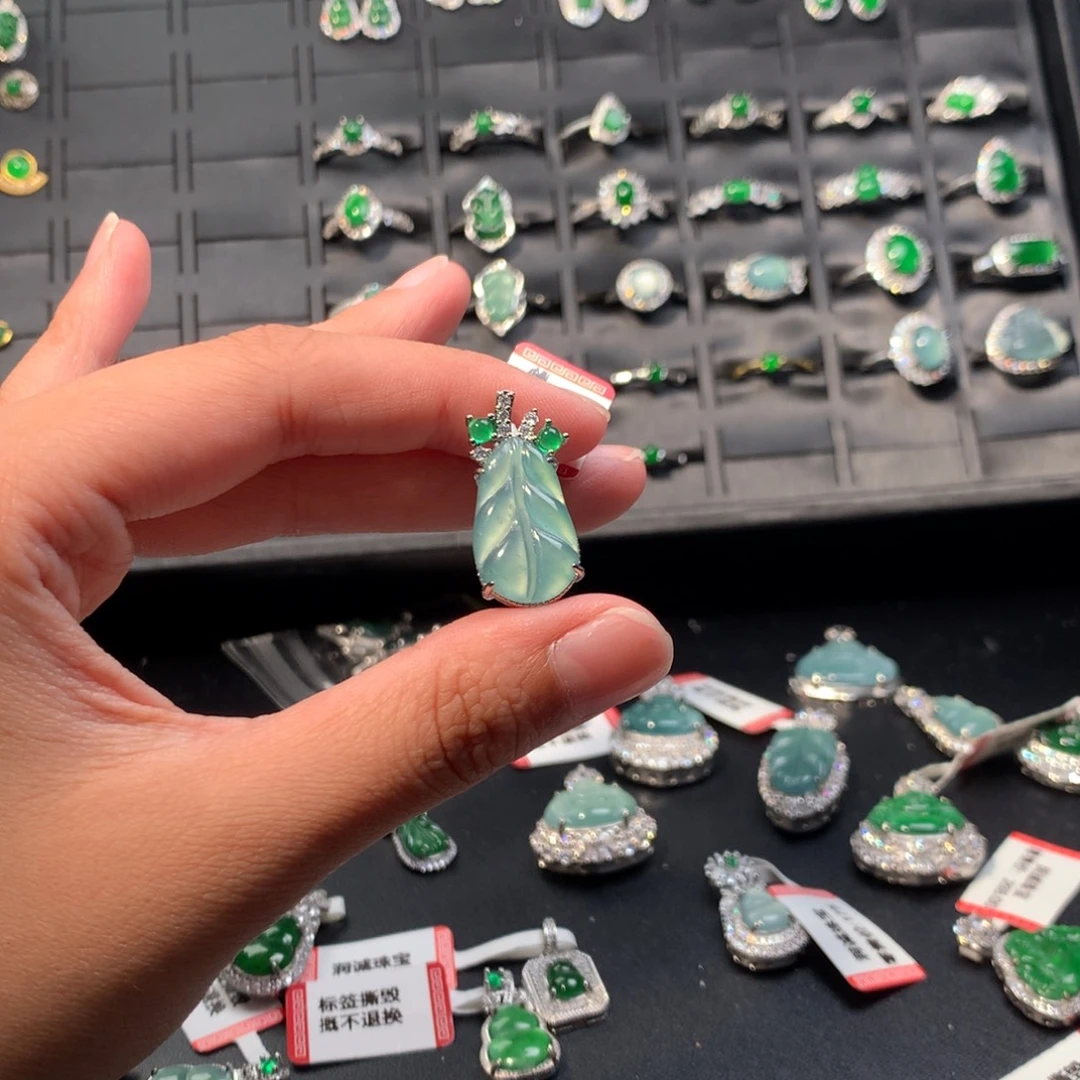翡翠未镶嵌吊坠(不含链)吊坠