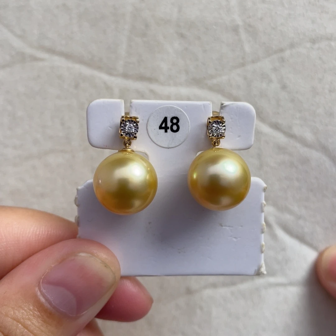 18K金镶嵌海水珍珠耳饰