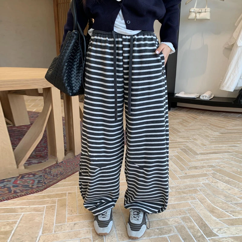 慵懒松弛感宽松运动加绒条纹卫裤女秋冬两穿束脚休闲裤弯刀阔腿裤