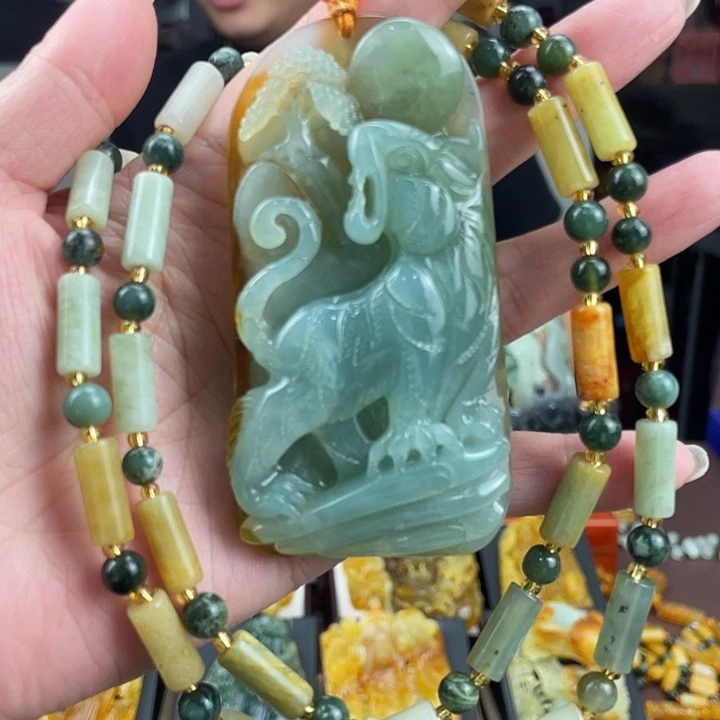 蛇纹石玉未镶嵌颈饰