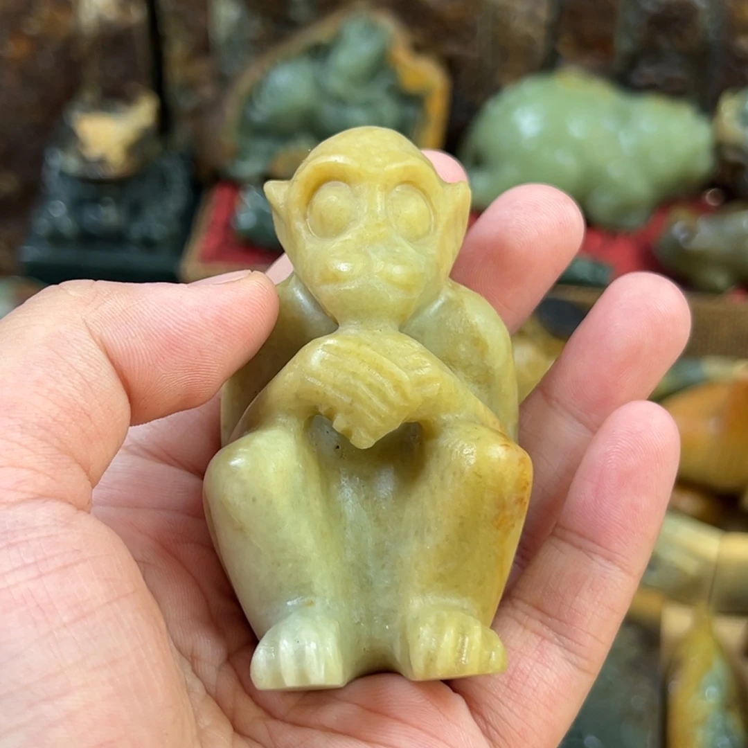 小***作未镶嵌岫岩河磨玉（透闪石质玉）把件