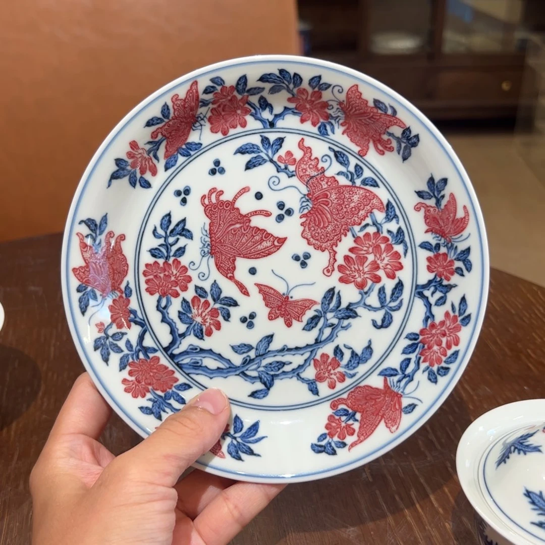 正绎堂釉里红蝴蝶壶承