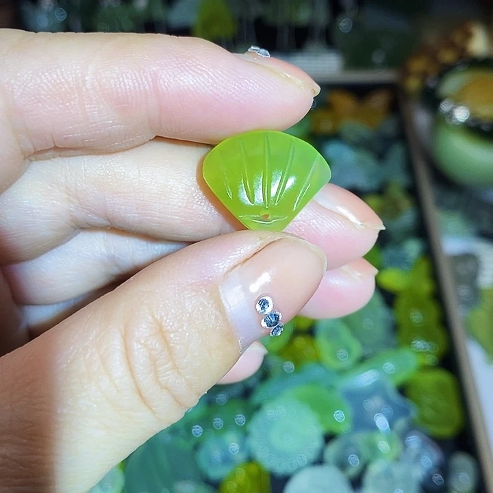 未镶嵌蛇纹石玉颈饰