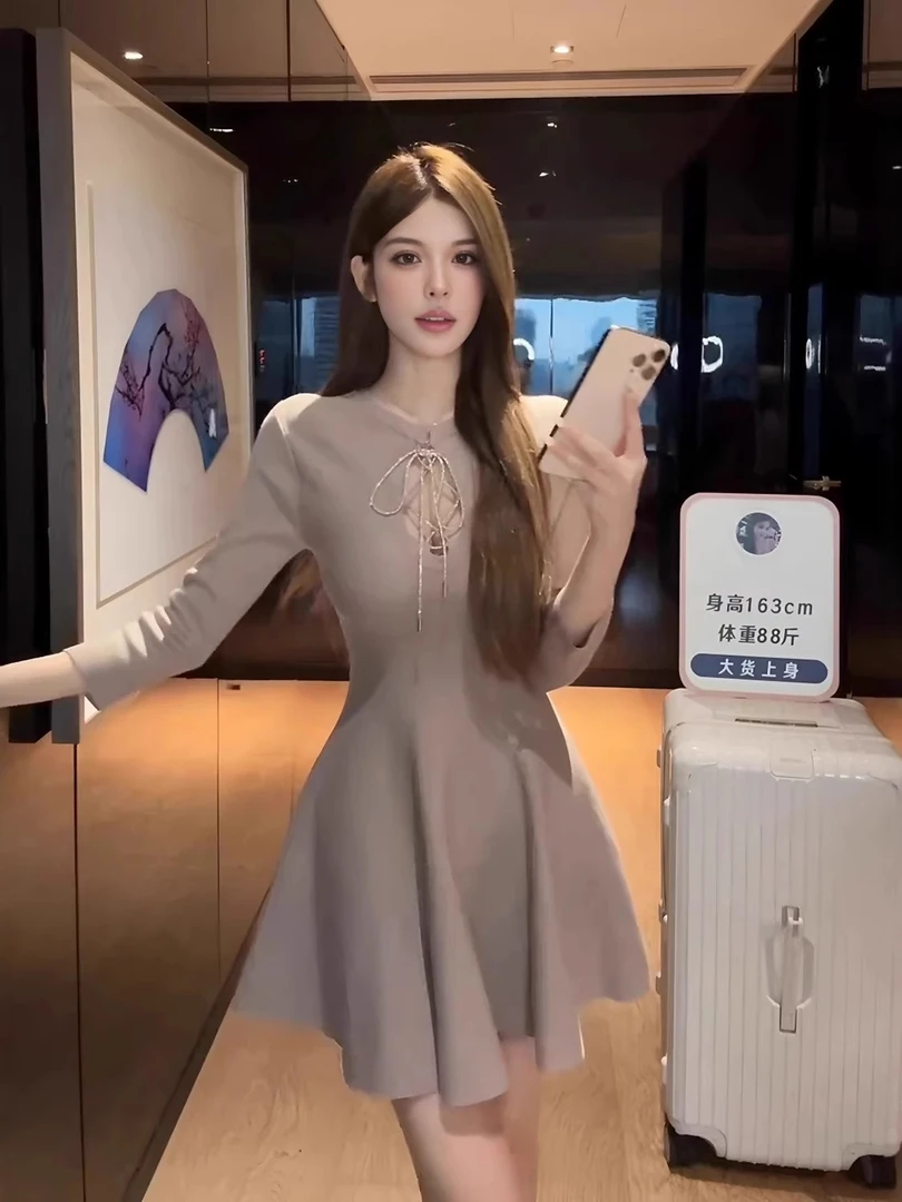 【运费补贴】法式千金高级感灰色连衣裙女收腰镂空A字打底短裙子