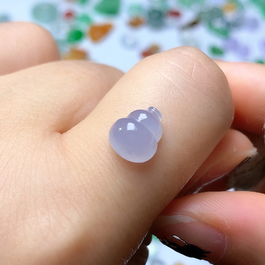 翡翠未镶嵌颈饰葫芦