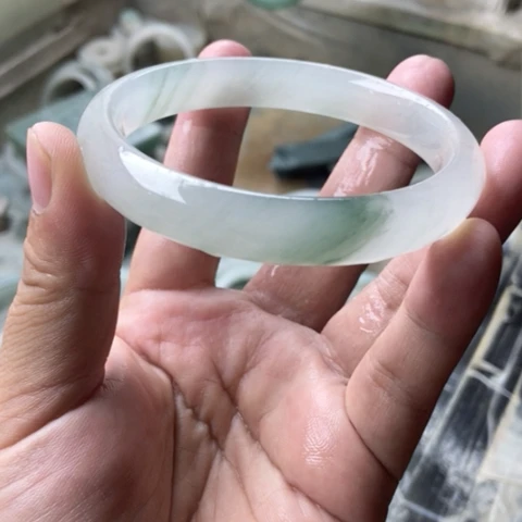 琴***未镶嵌手镯石英岩玉