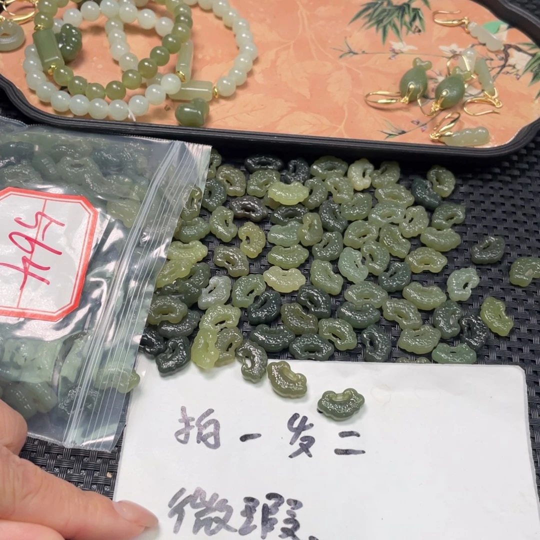 和田玉未镶嵌颈饰福利如意拍一发二
