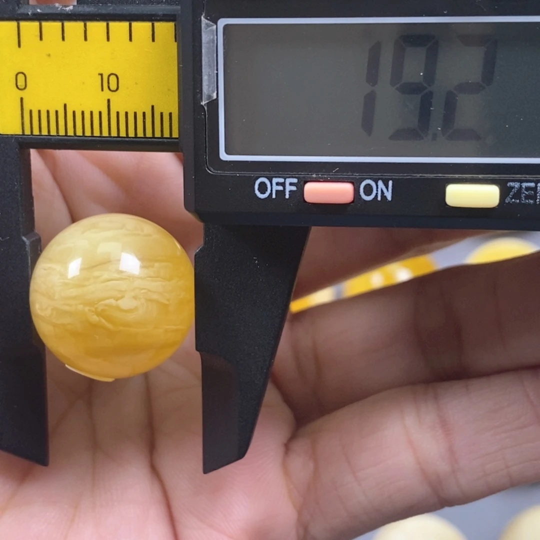 蜜蜡未镶嵌珠宝奇石