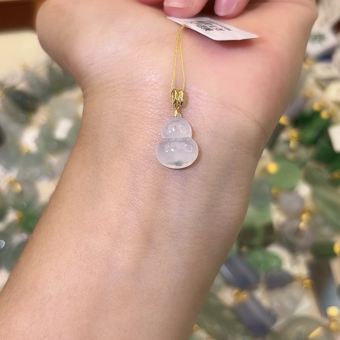 翡翠18K金镶嵌颈饰葫芦