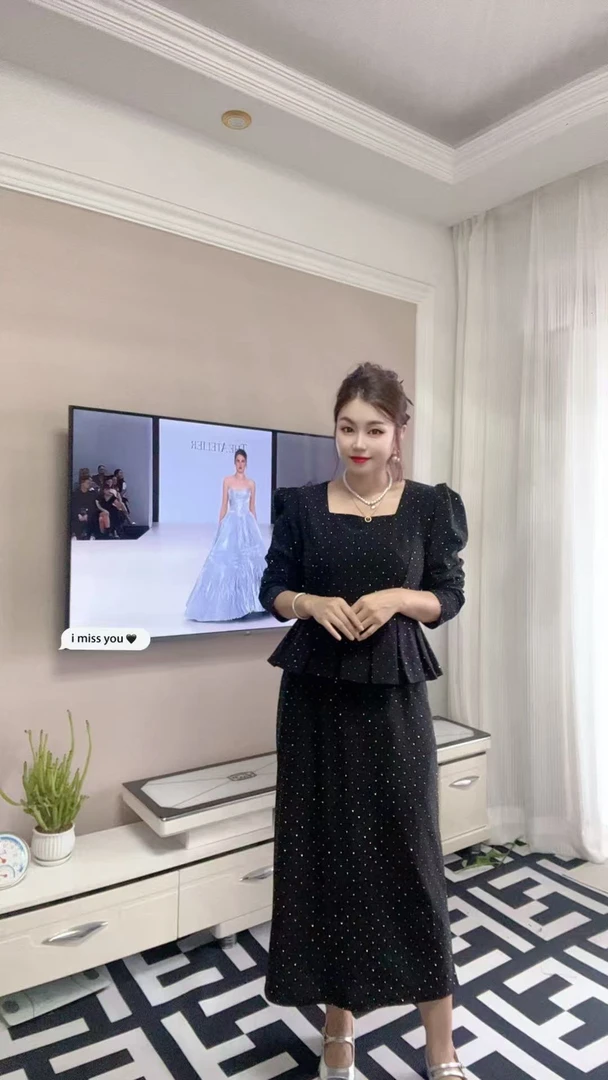 方领春秋季新款时尚拼接烫钻长袖假两件套装连衣裙显瘦