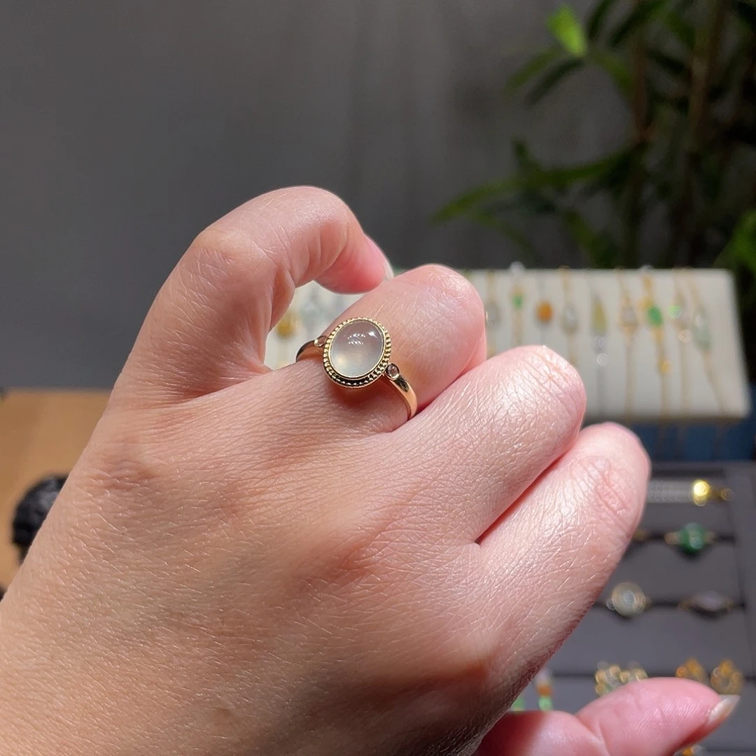 翡翠戒指18K金镶嵌玻璃底蛋面