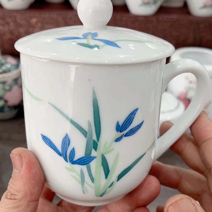 壶釉下五彩的瓷器在瓷器