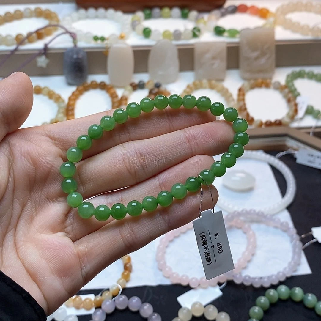 和田玉手链未镶嵌苹果绿卡六 无黑点