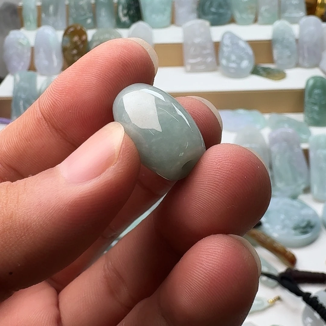 翡翠未镶嵌颈饰32