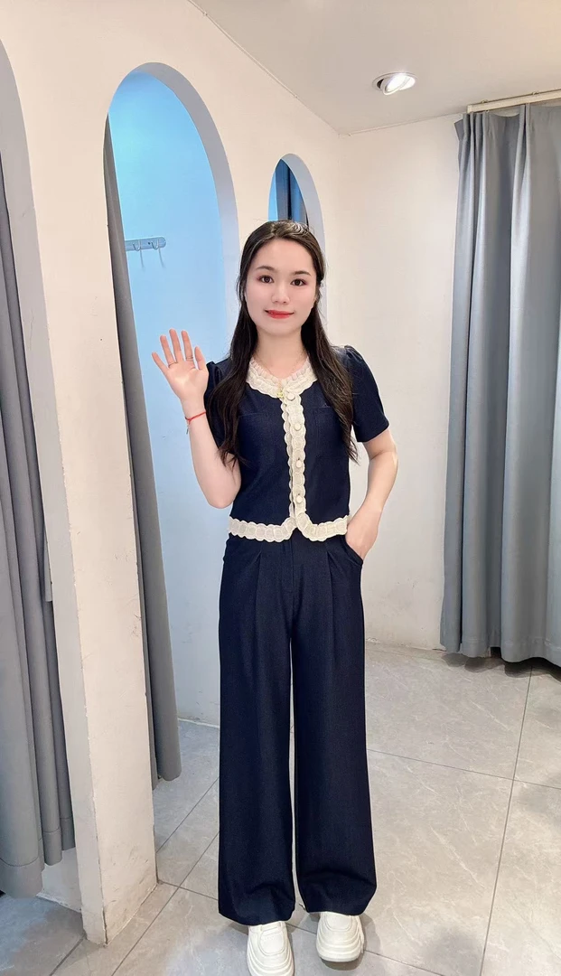 丹妮丝常规少女风花边领圆领显瘦洋气减龄两件套套装