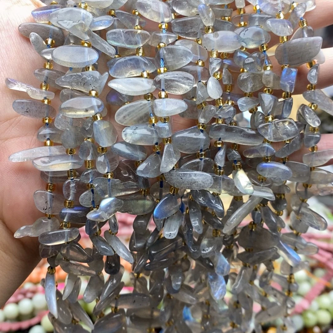 玛瑙/玉髓未镶嵌珠宝半成品一条透体灰月光异形水滴