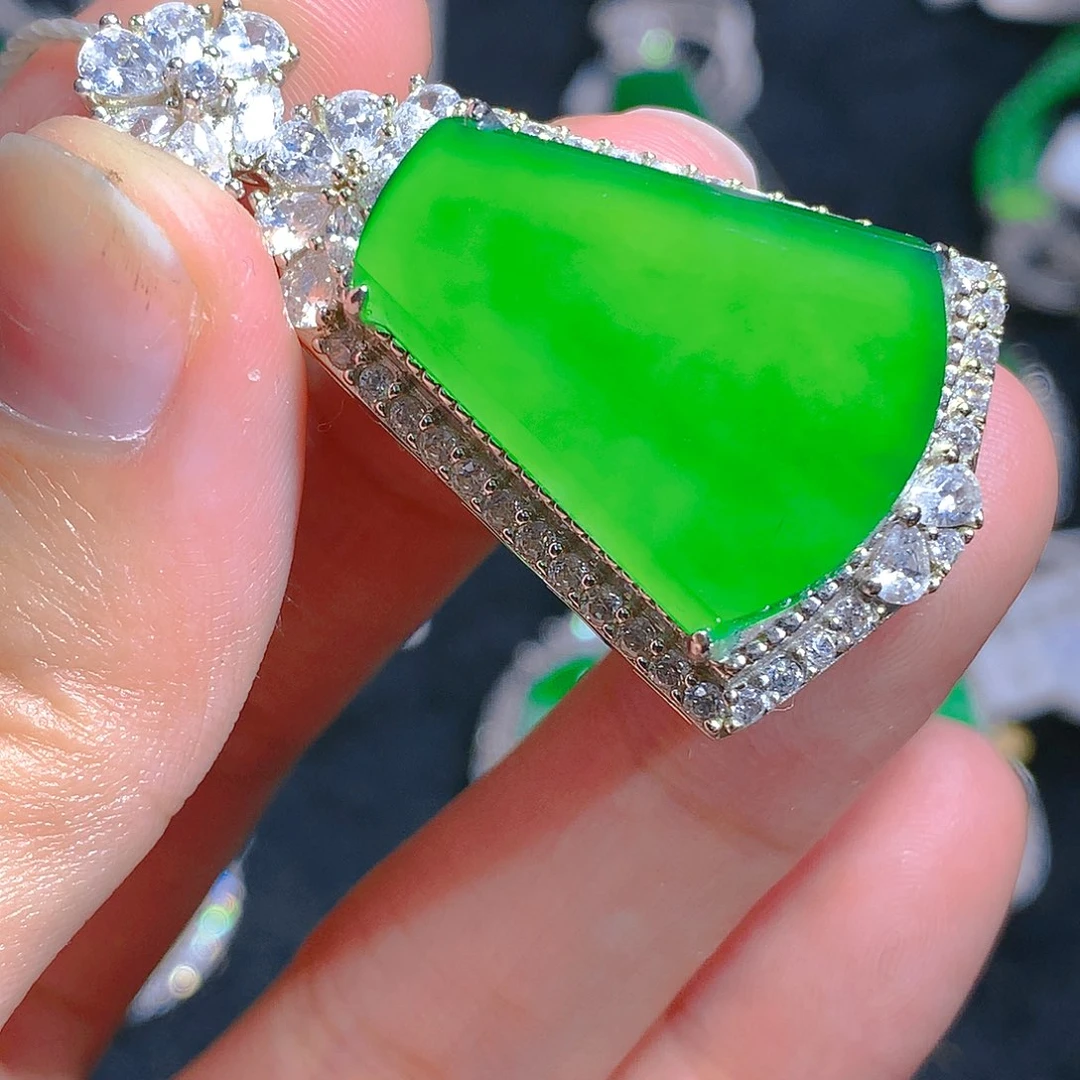 翡翠颈饰银S925镶嵌吊坠