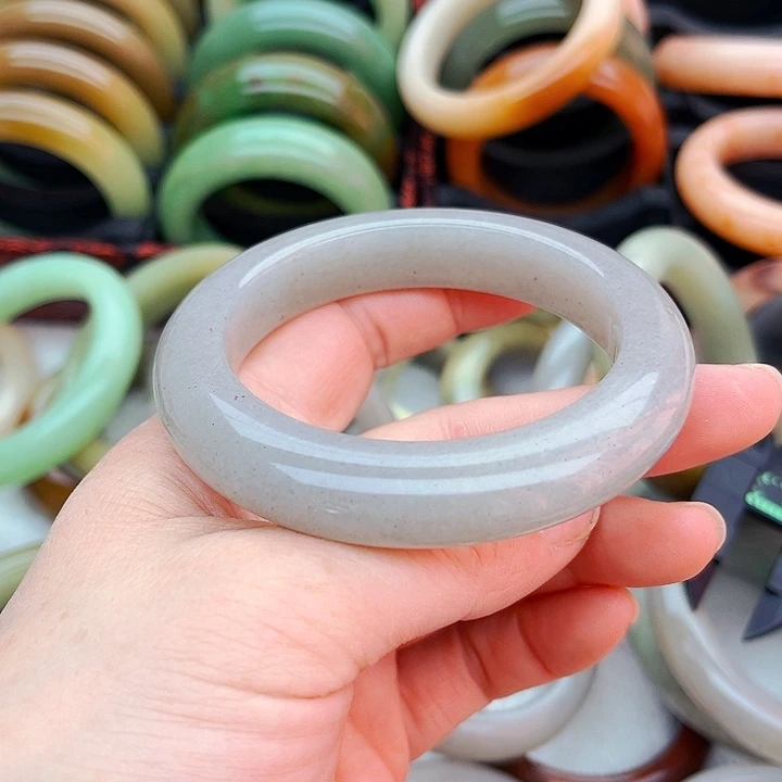 未镶嵌手镯（圆镯）石英质玉