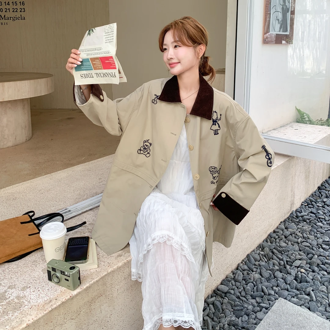 2025秋季新款时尚百搭刺绣花朵翻领拼接撞色工装风衣外套中长款