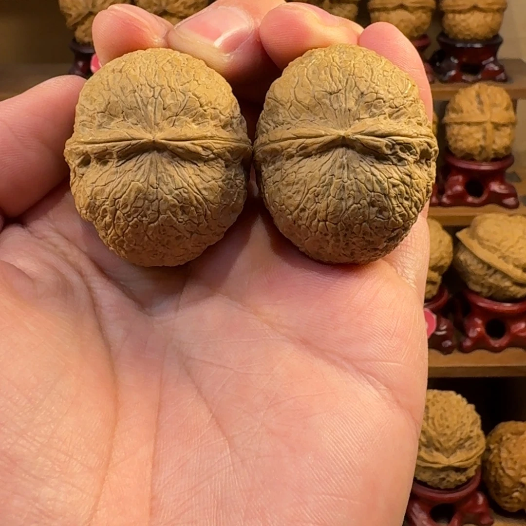 铁核桃把件密纹蛇皮球41尺