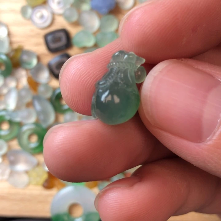 定制翡翠未镶嵌挂件