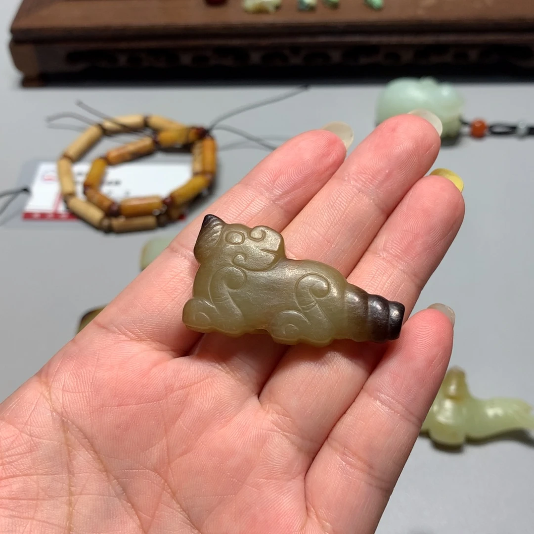 小***力和田玉（糖玉）未镶嵌颈饰