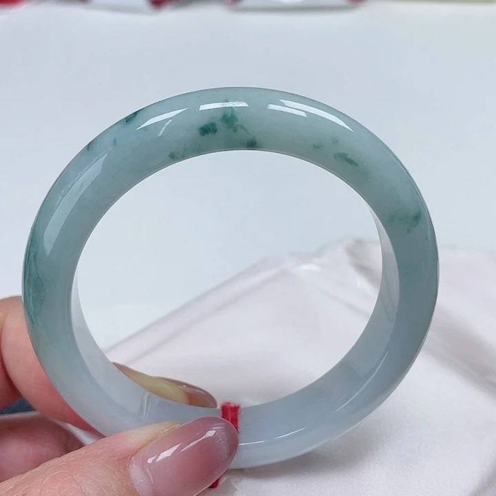 翡翠手镯未镶嵌翡翠手镯