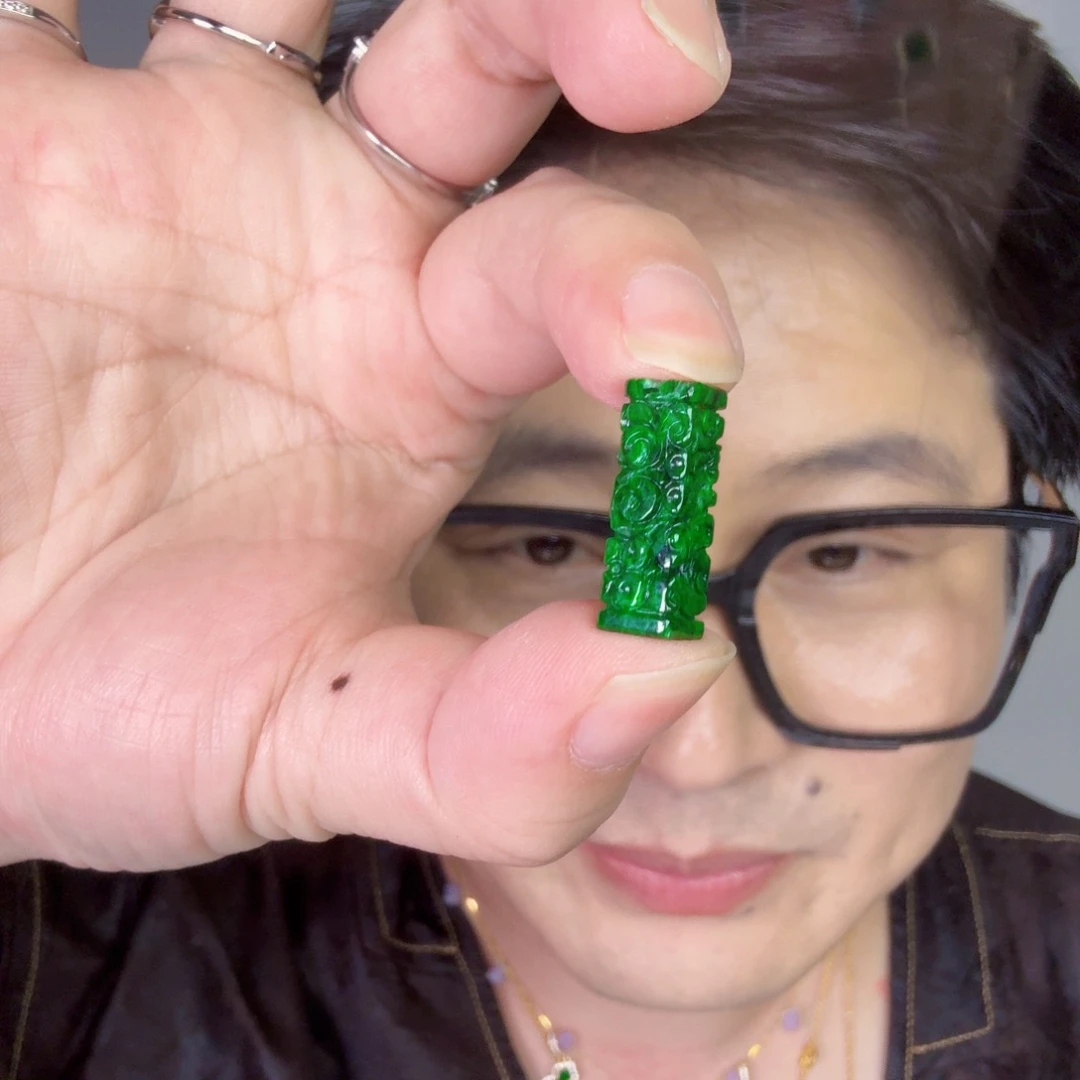 颈饰未镶嵌翡翠一件