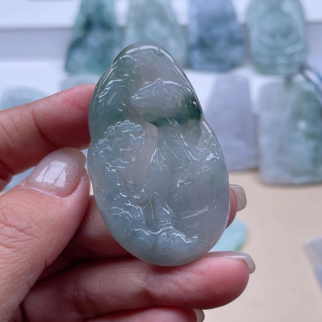 颈饰未镶嵌翡翠虎牌