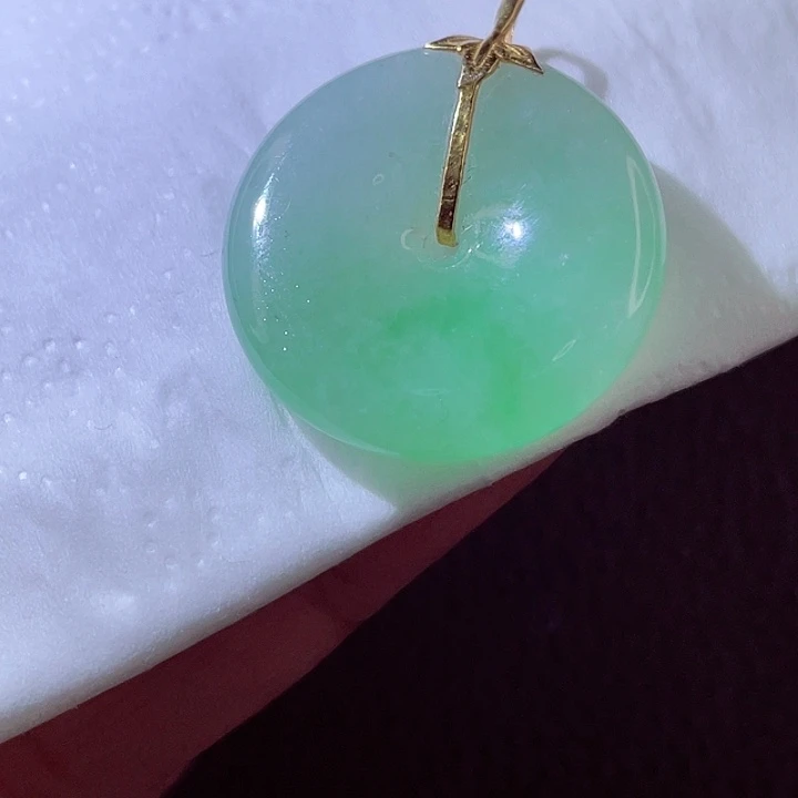 翡翠18K金镶嵌颈饰翡翠