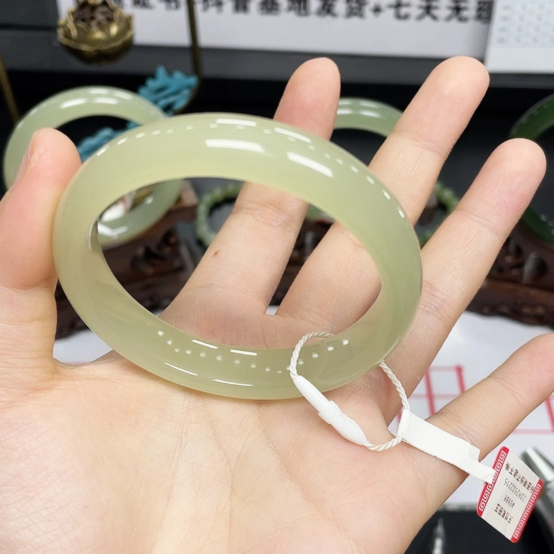 和田玉未镶嵌手镯