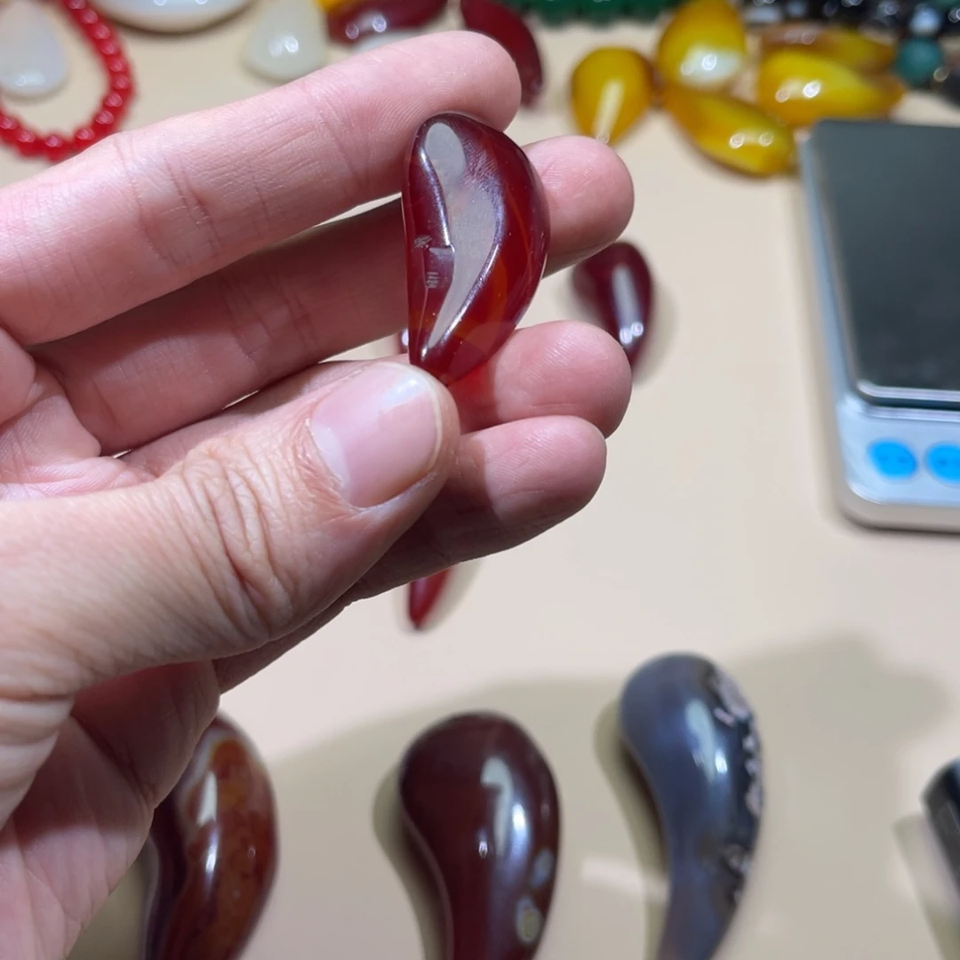 陈***武玛瑙/玉髓未镶嵌颈饰