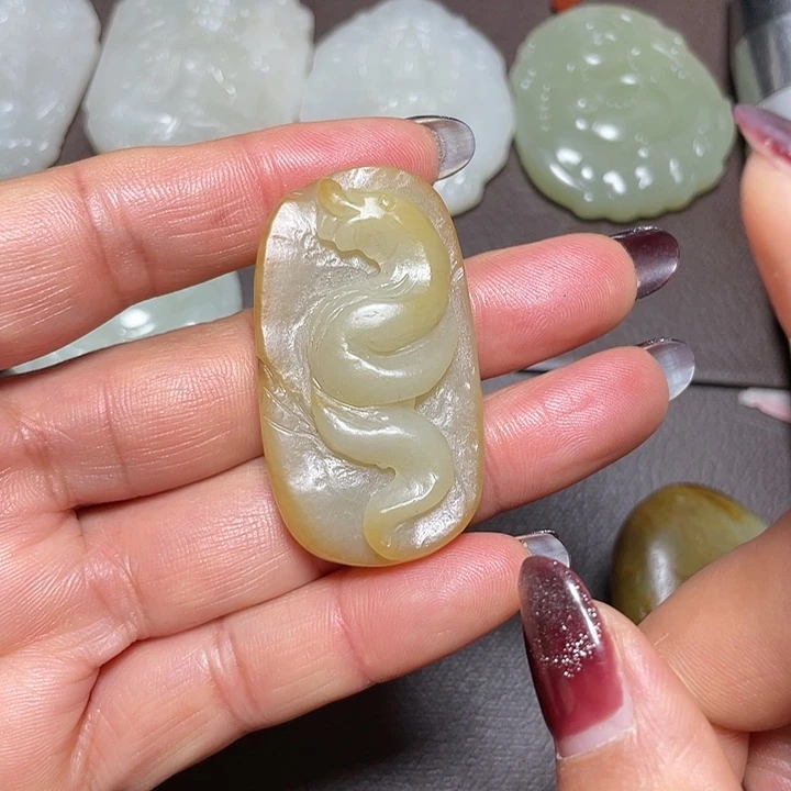 和田玉未镶嵌颈饰