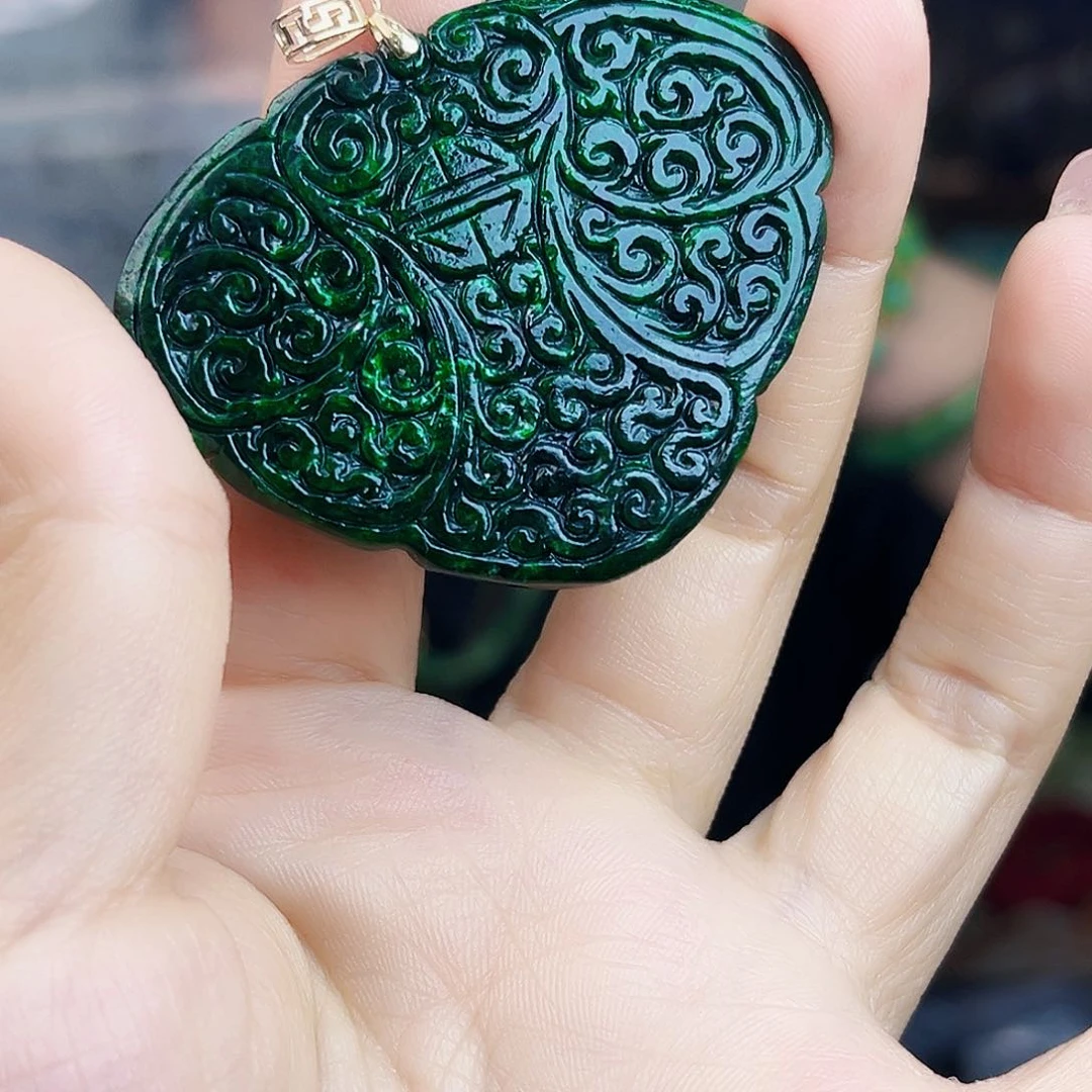 翡翠18K金镶嵌颈饰多样性