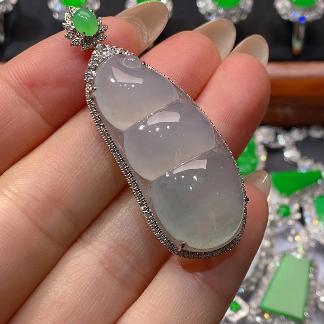 翡翠18K金镶嵌颈饰豆豆