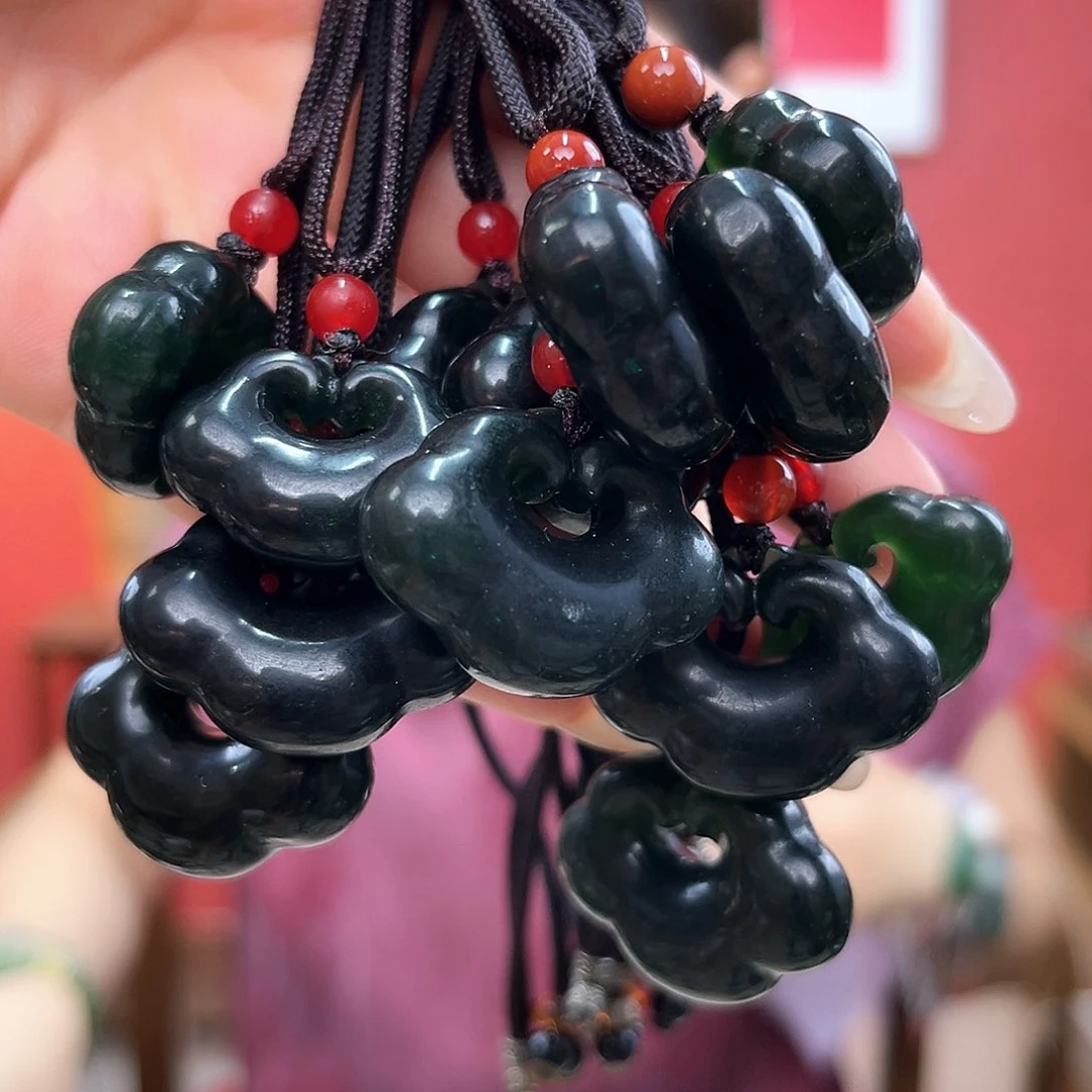 蛇纹石玉未镶嵌颈饰录