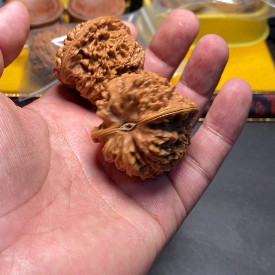 桃核把件A*T满天星43尺