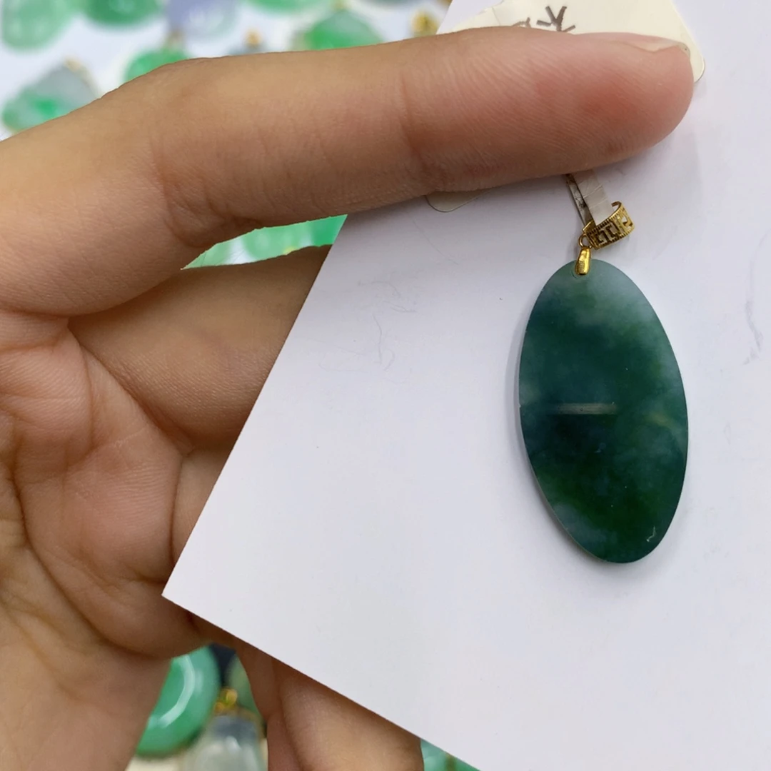 翡翠18K金镶嵌颈饰翡翠