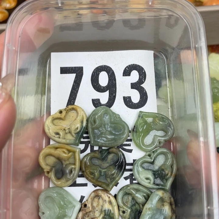蛇纹石玉足银镀金镶嵌颈饰