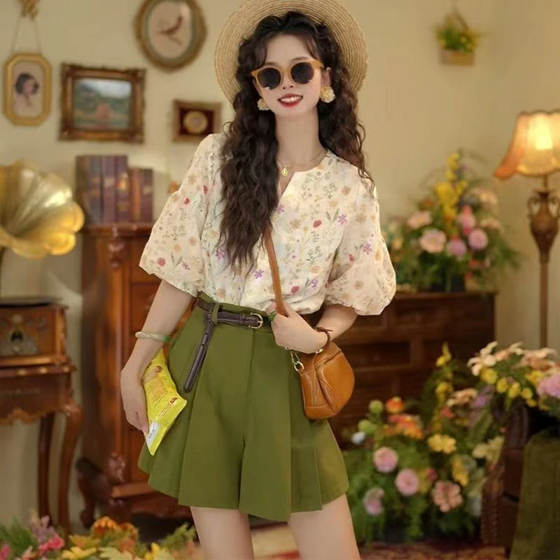 春夏新款2025港风复古小花清新减龄衬衫灯笼袖设计款宽松休闲上衣