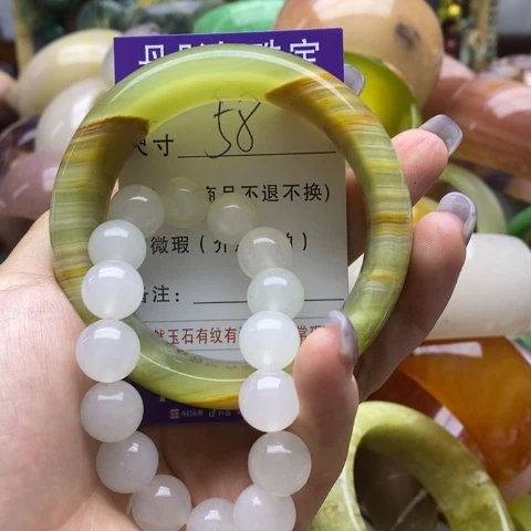 未镶嵌手镯石英岩玉