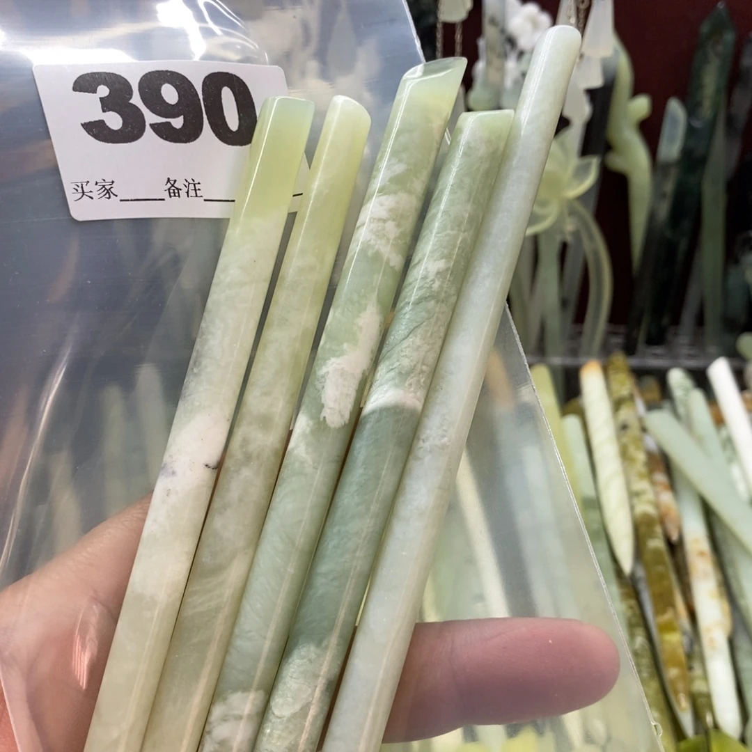 春***小蛇纹石玉合金颈饰