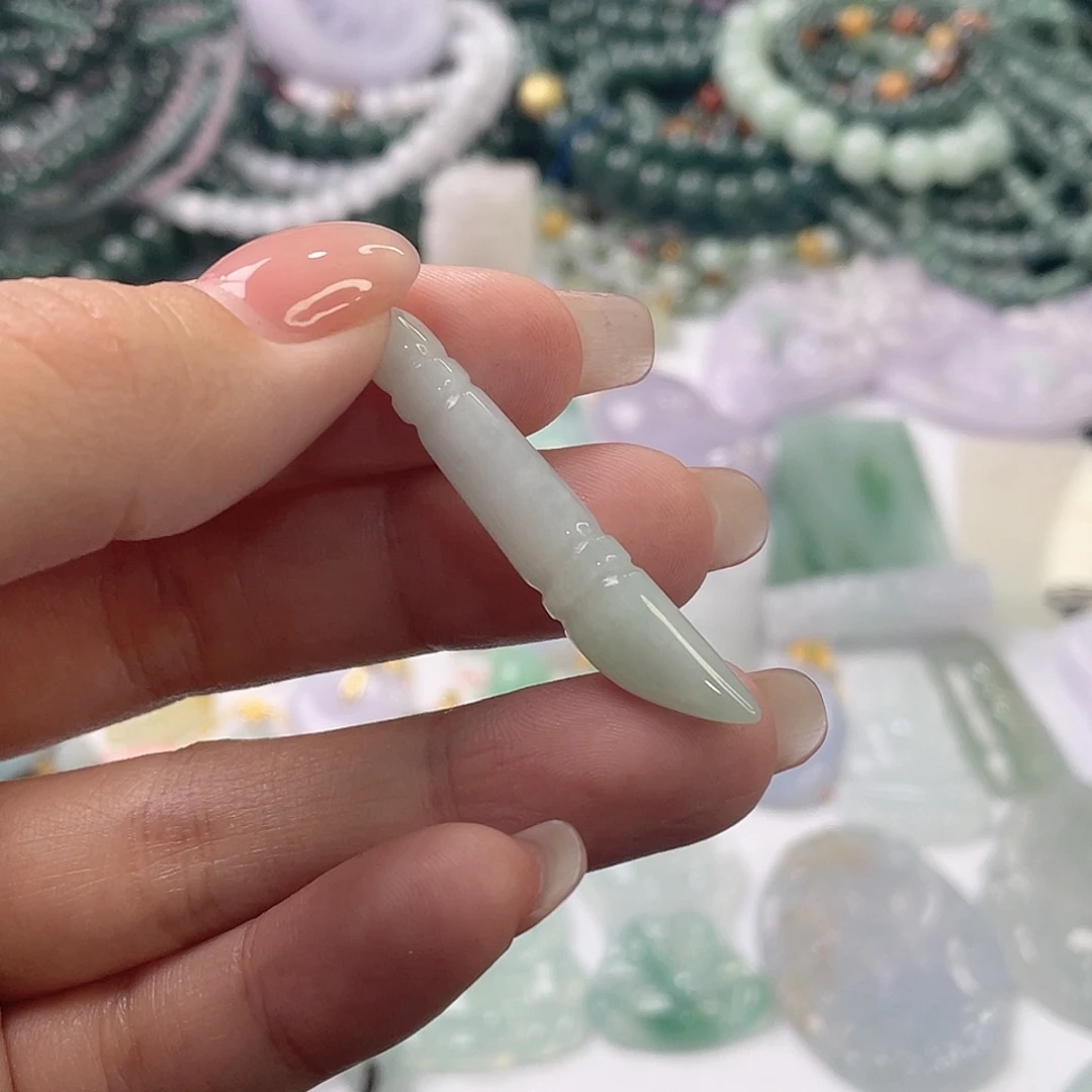 翡翠未镶嵌颈饰挂件