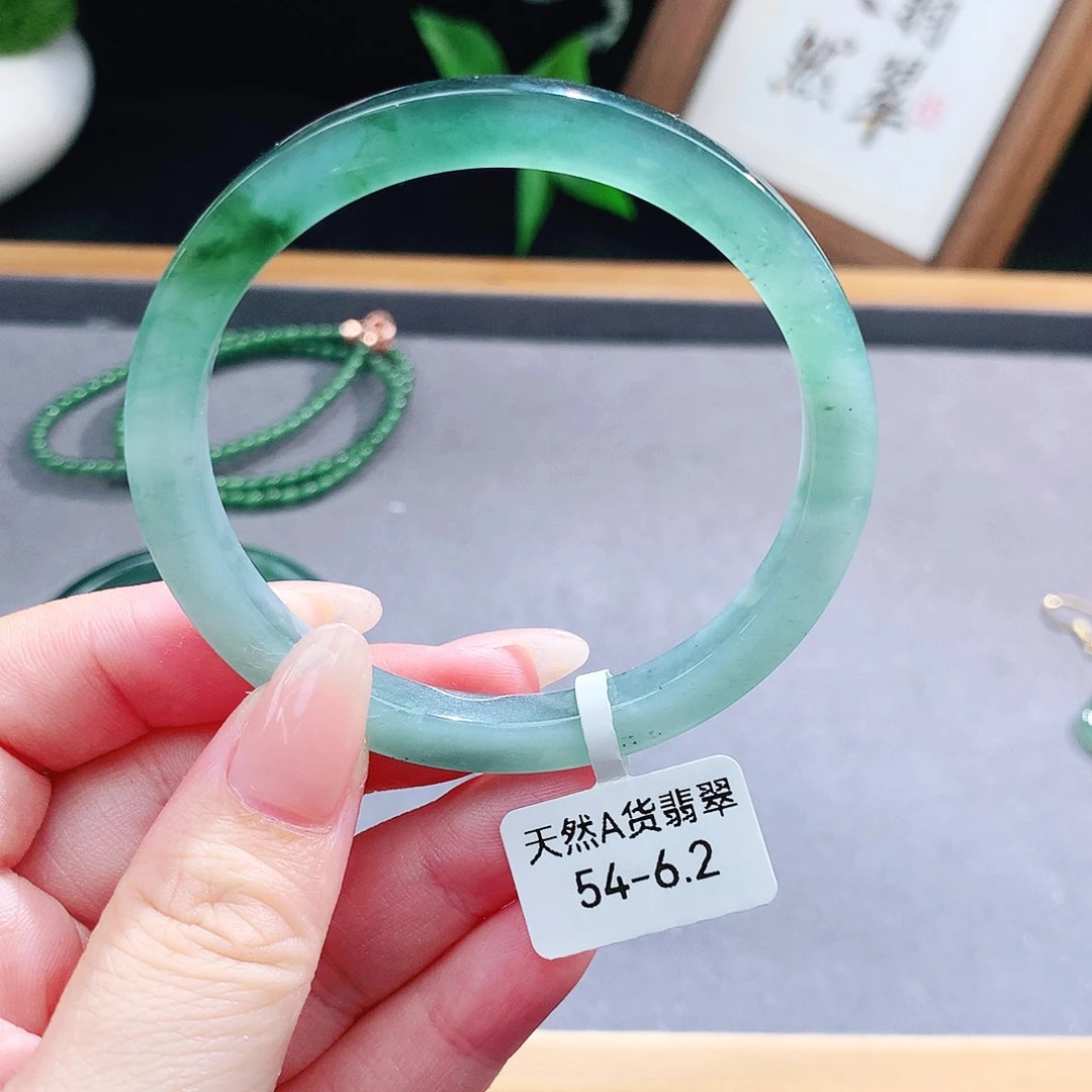 翡翠手镯（圆镯）未镶嵌