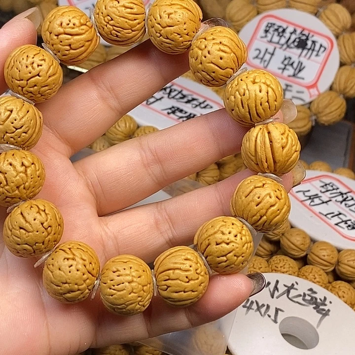 宽***心手串桃核肉纹元宝1.9