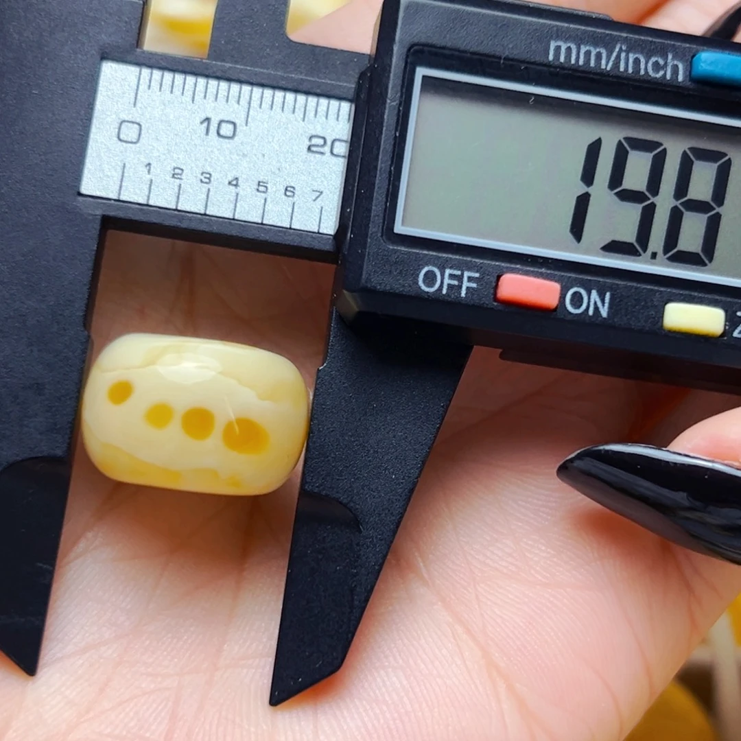 未镶嵌蜜蜡裸石19mm墩子 3.52g